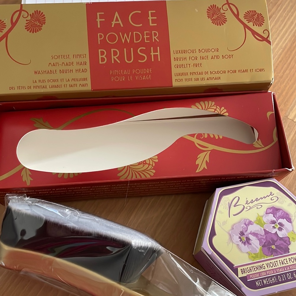 Besame Cosmetics Contour Brush